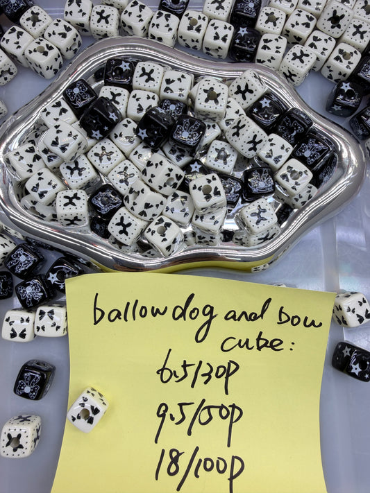 1.10 NEW-ballow dog and bow cube