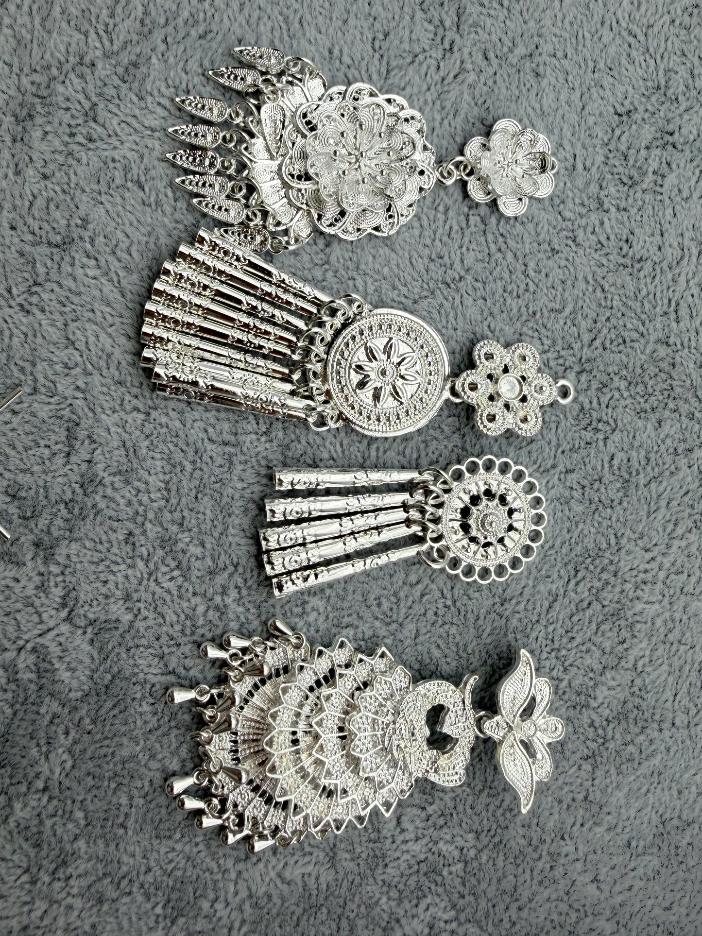 silver dangle jelwery mix