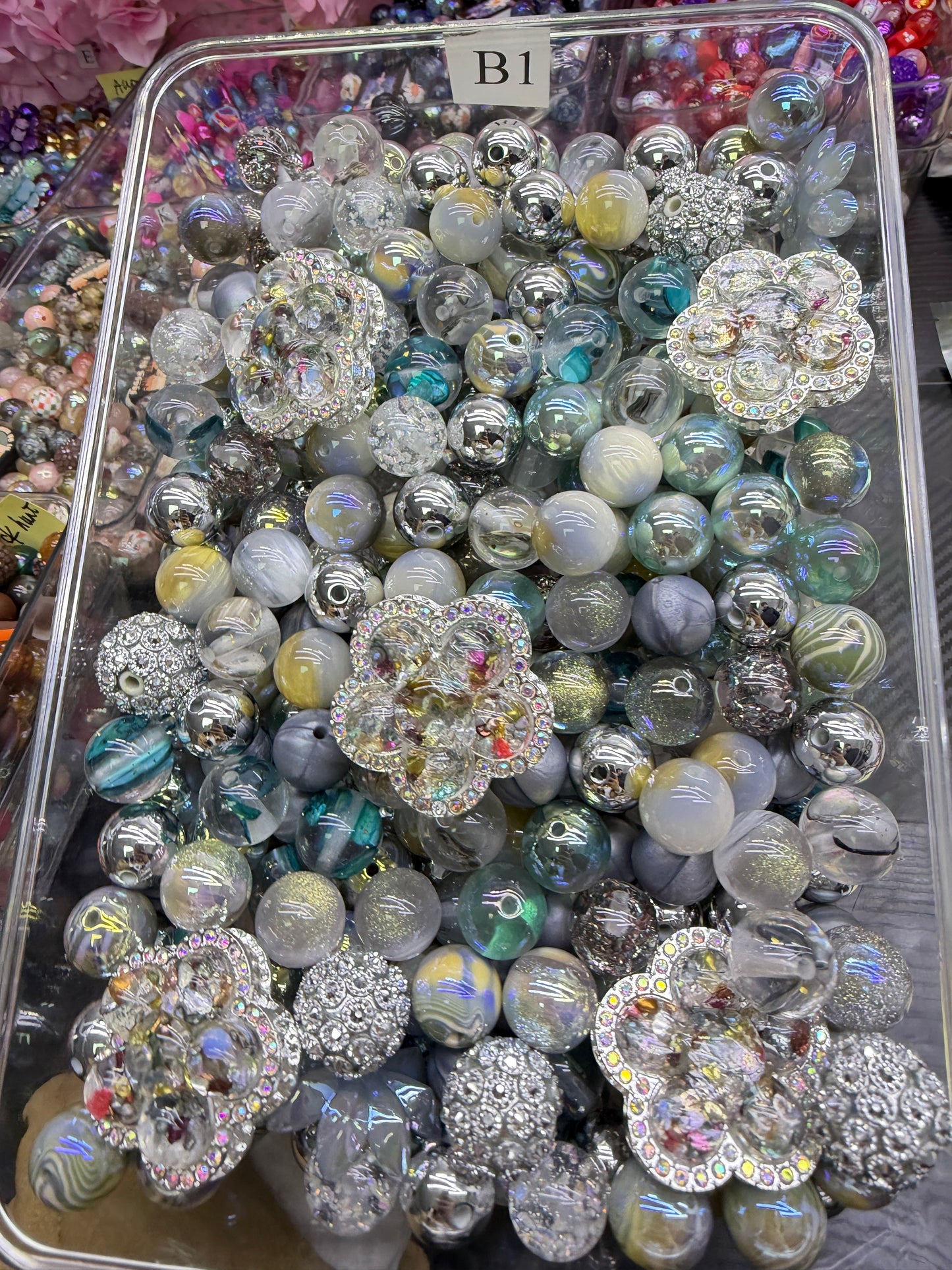 3.27 FANCY MIX BEADS:B1(magetic stora)