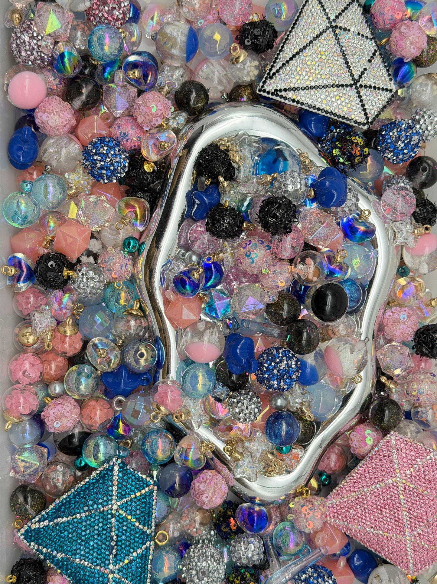 3.29 CAR HANGER MIX BEADS:Q3