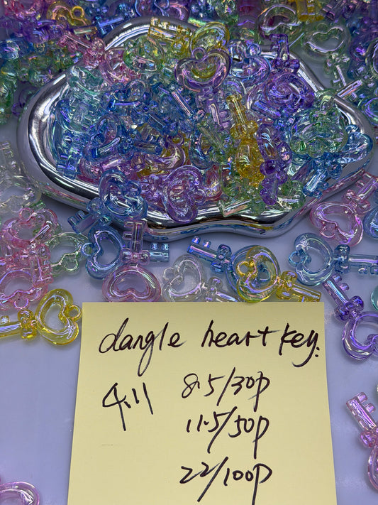 4.11 NEW-dangle heart key