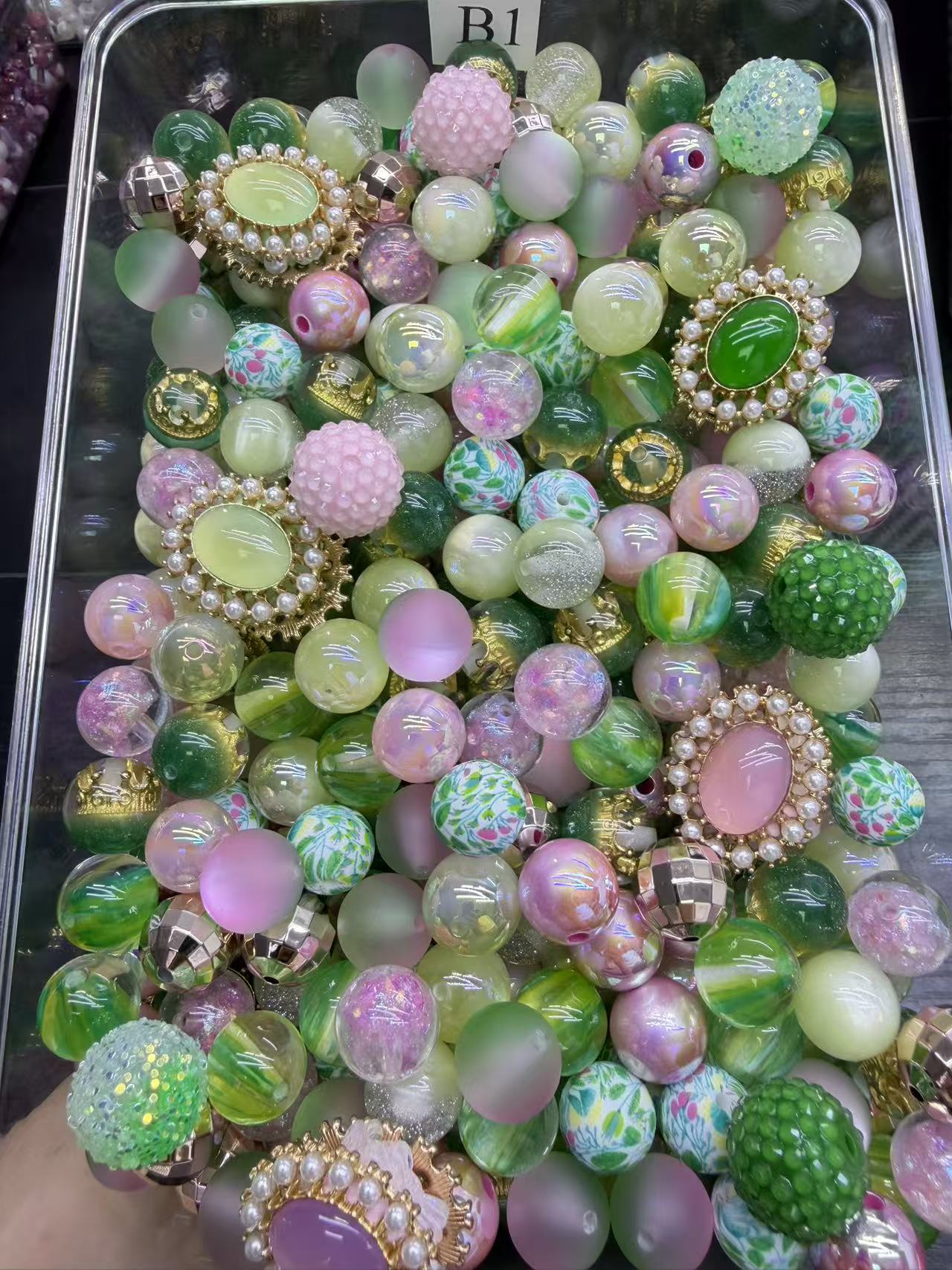 5.10 FANCY MIX BEADS:B1(emarald dreams)