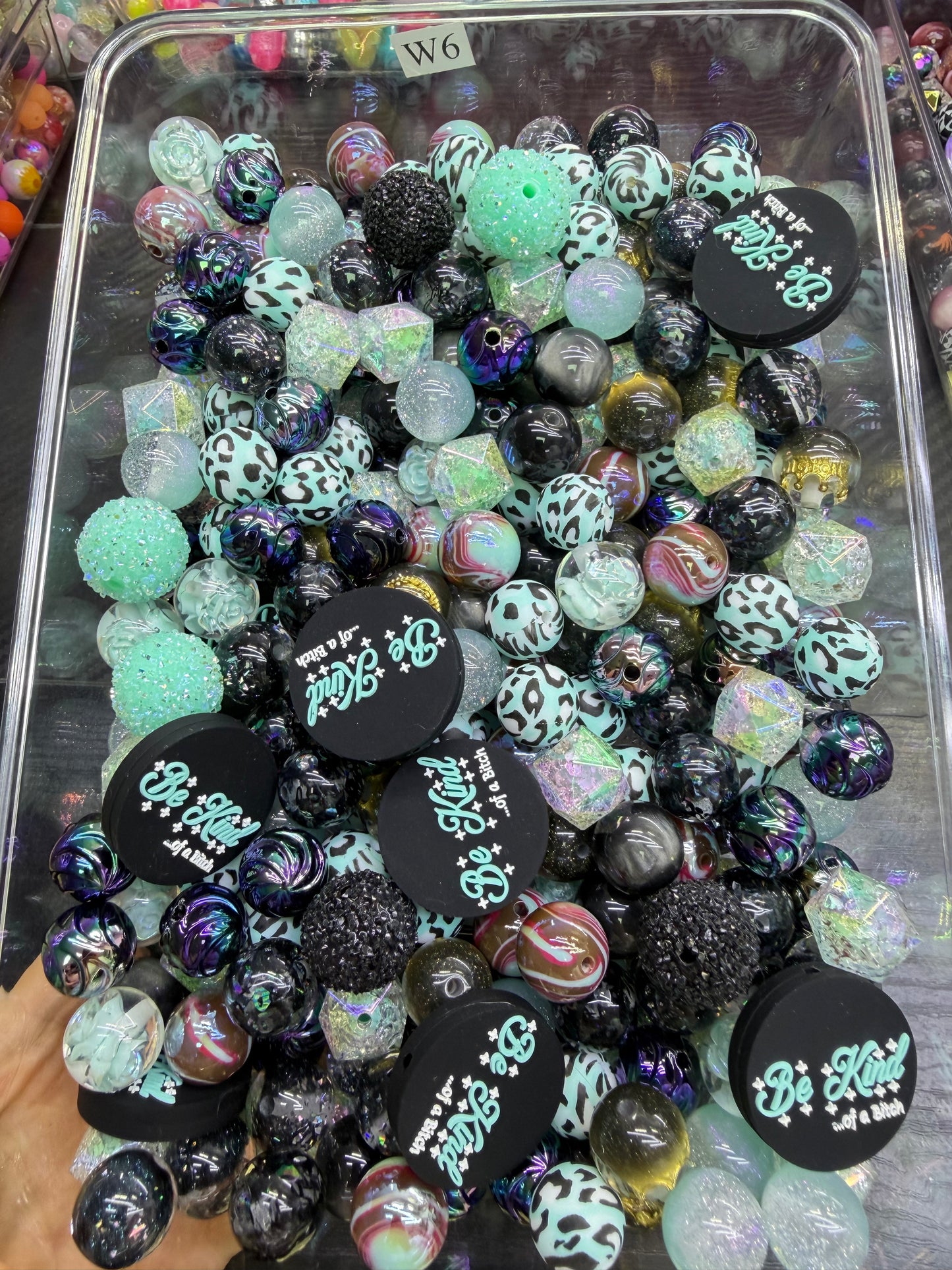 5.15 FOCAL MIX BEADS:W6(Be kind of a Bitch)