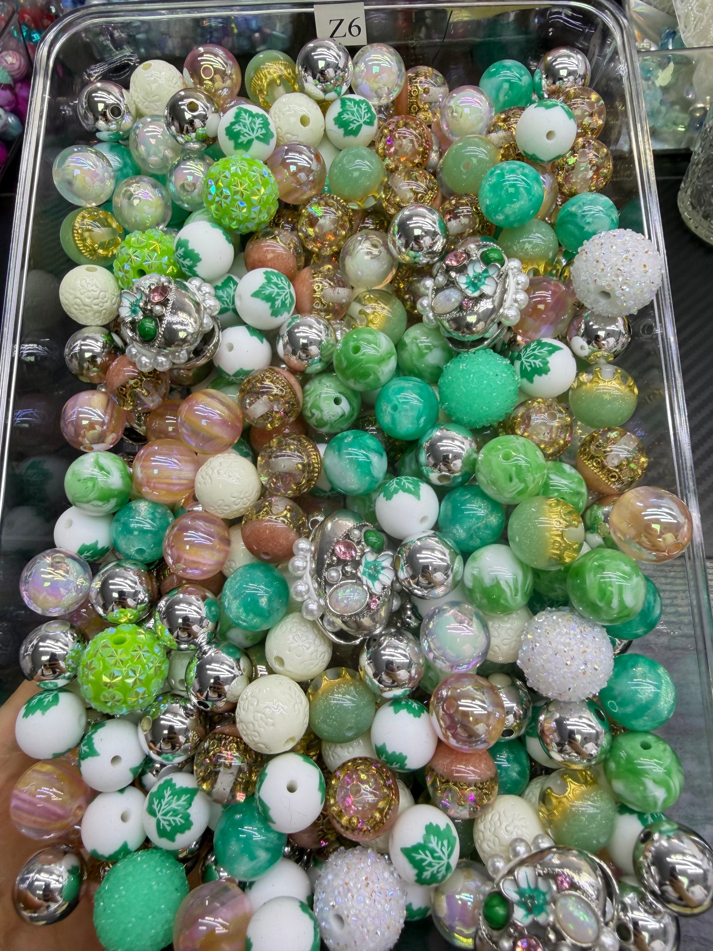 5.27 FANCY MIX BEADS:Z6（maple royality）