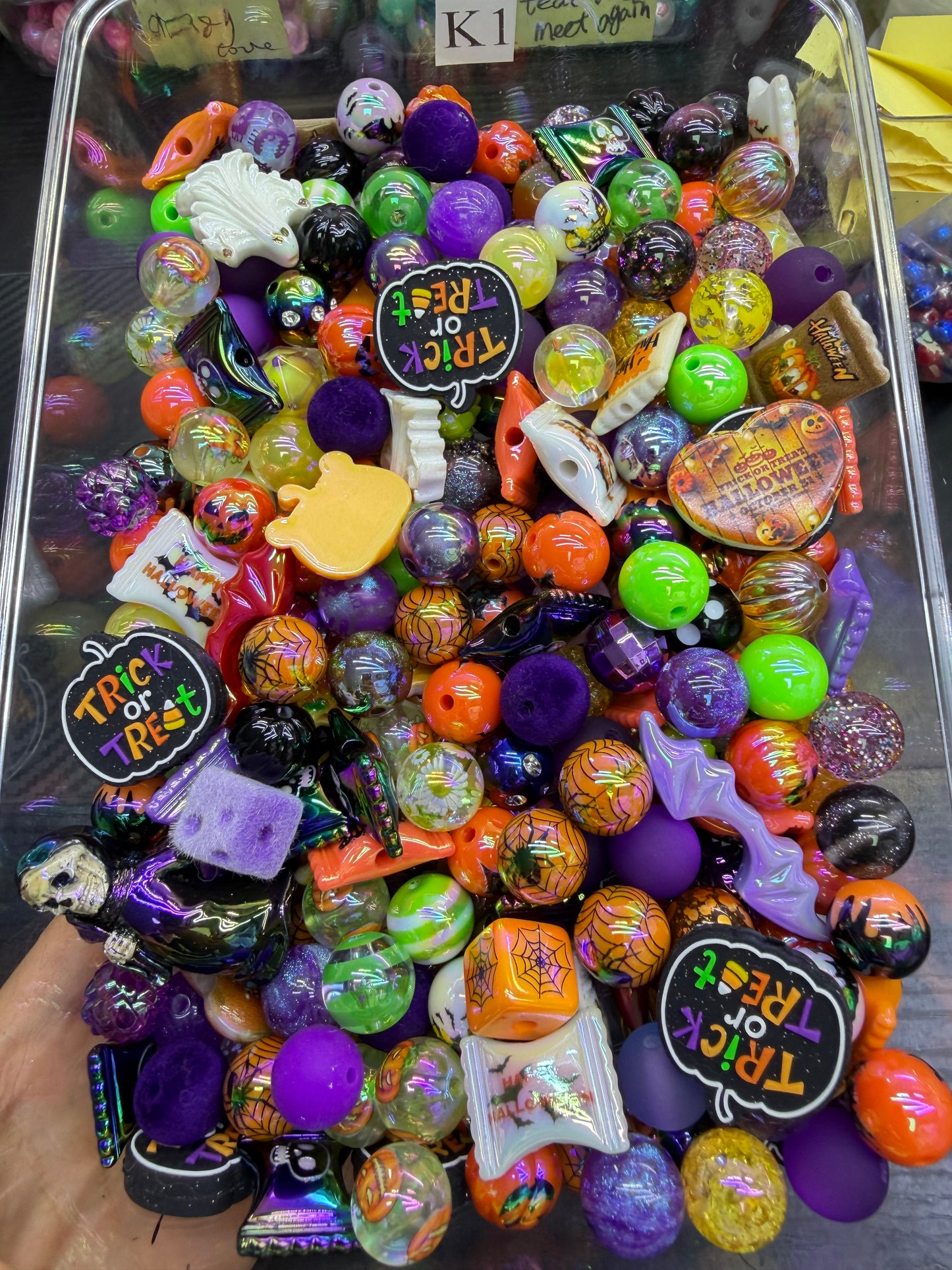 6.23 FOCAL MIX BEADS:K1(trick or treat)