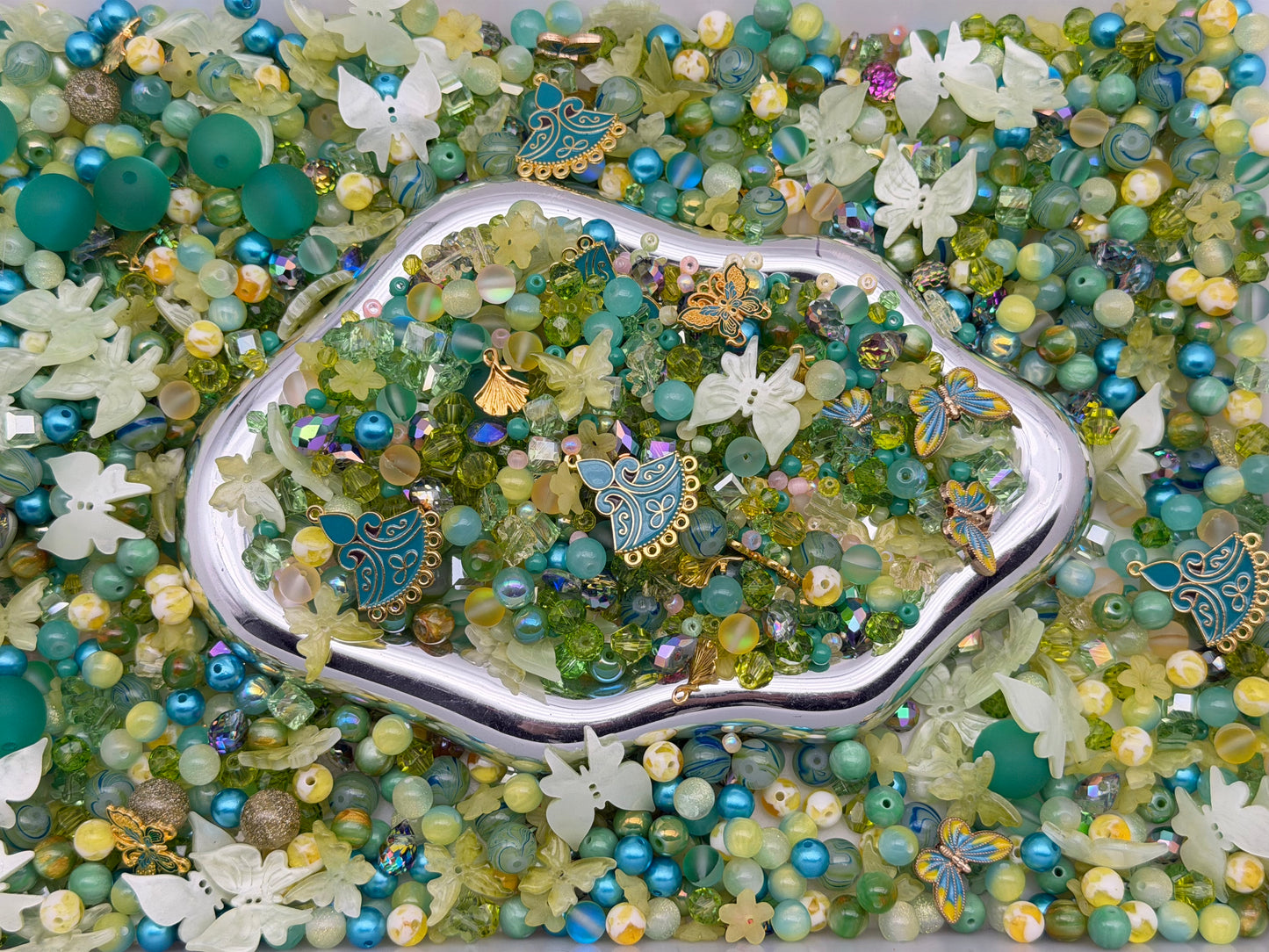 6.28 PHONE CHAIN MIX BEADS: D9