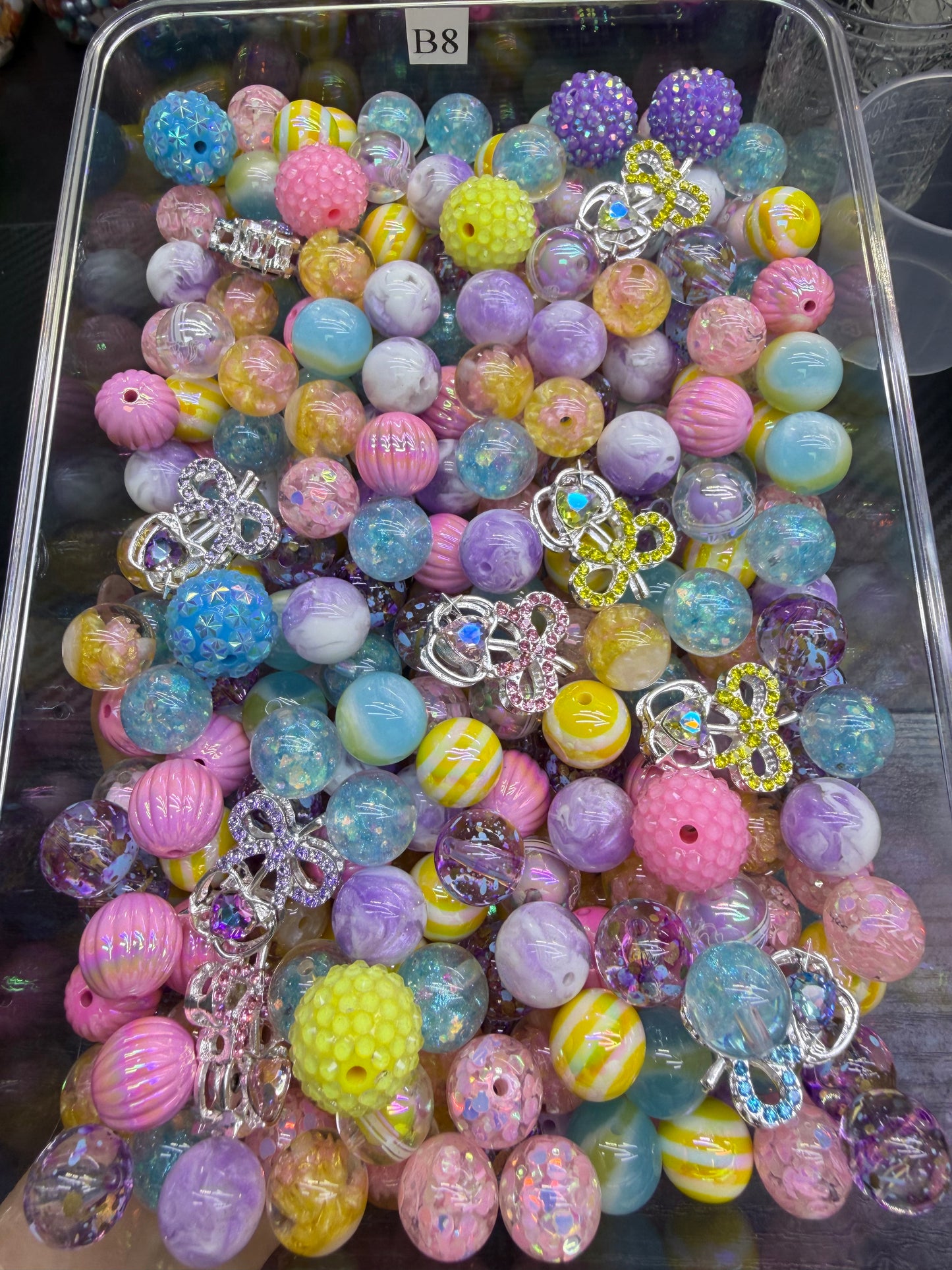 6.28 FANCY MIX BEADS: B8
