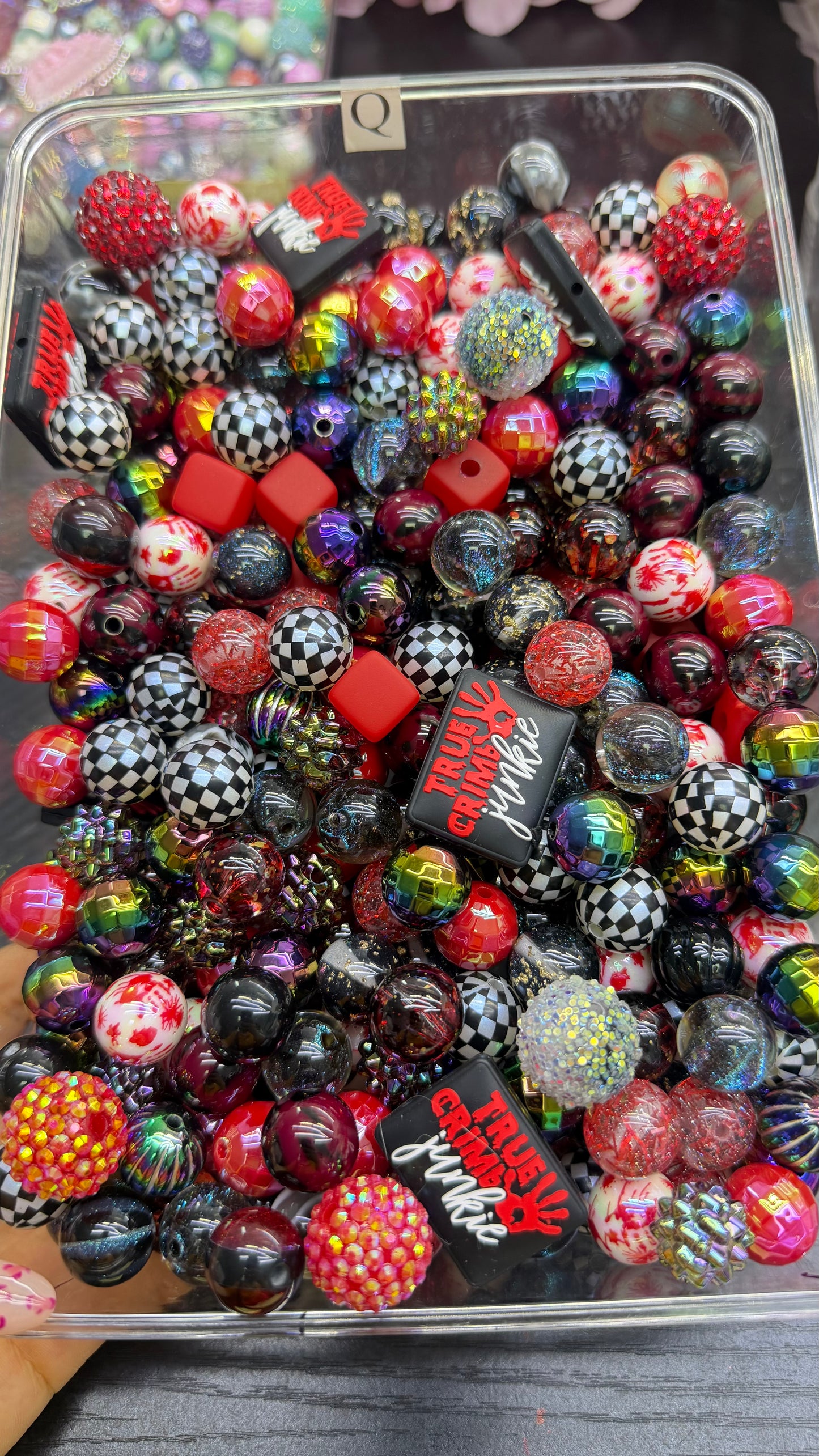 7.1 FOCAL MIX BEADS:Q(vamptre kisses)