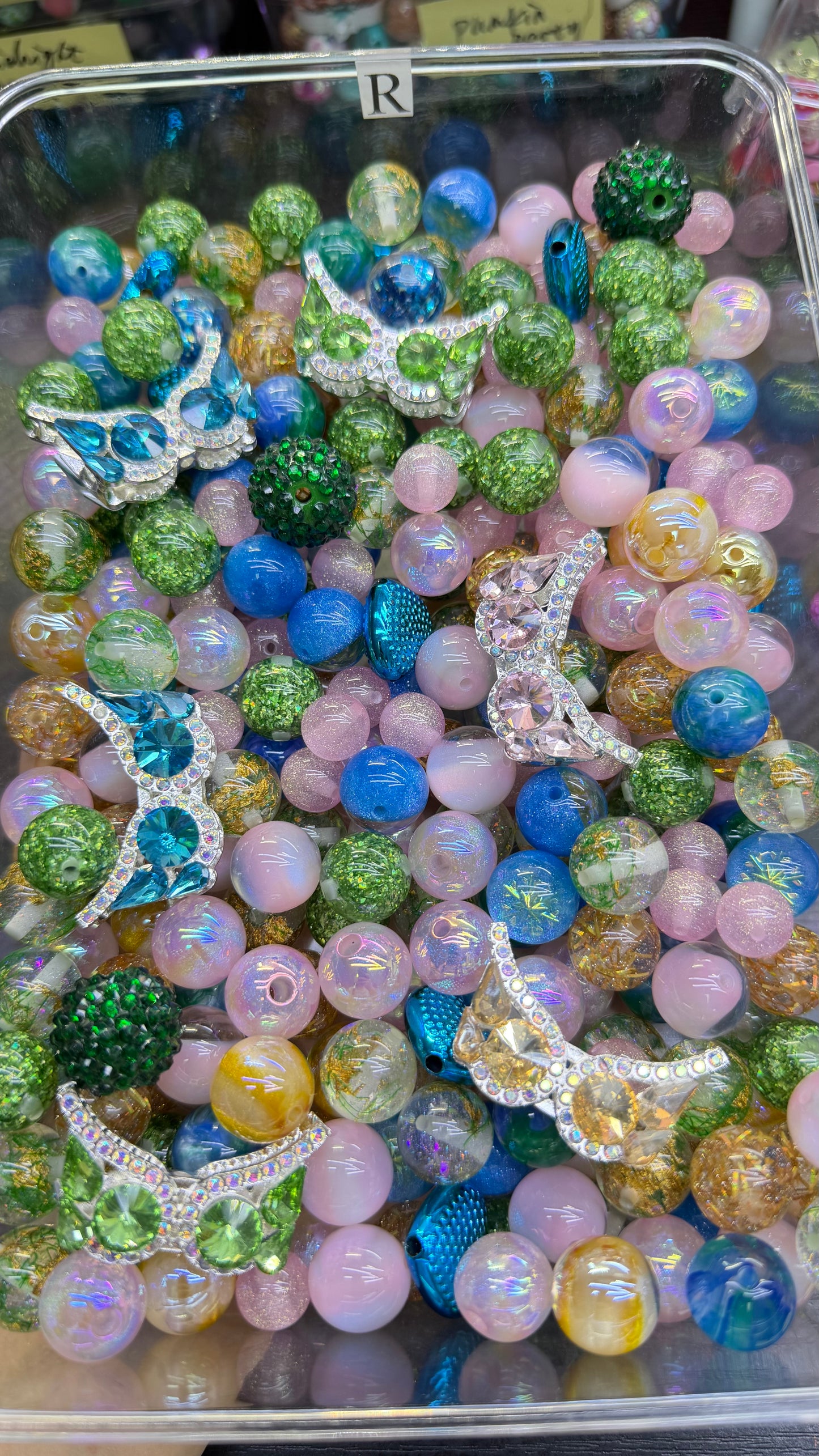 7.11 FANCY MIX BEADS:R