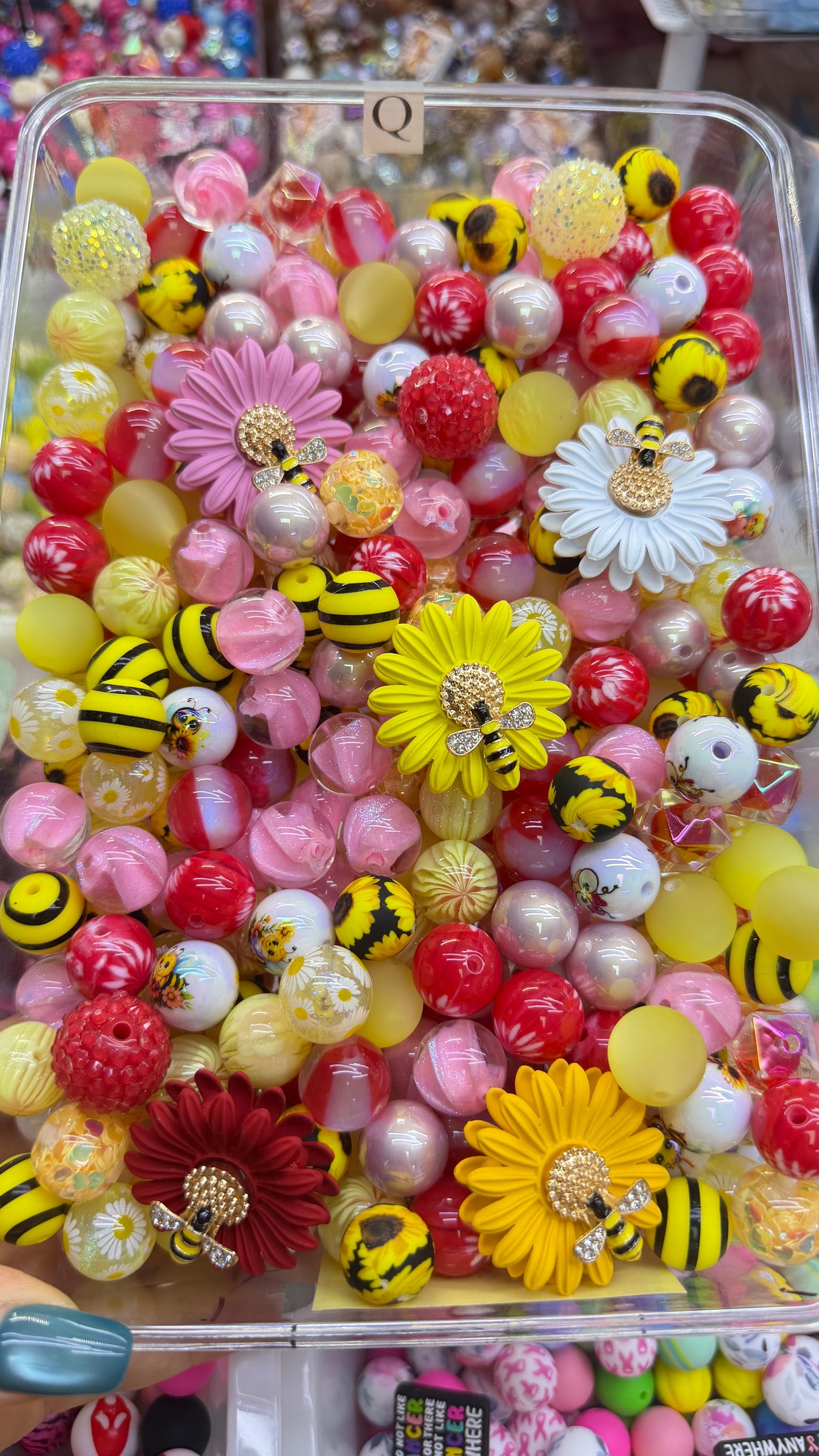 8.1 FANCY MIX BEADS:Q(buzzin's daisy)