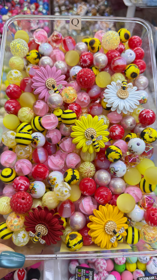 8.1 FANCY MIX BEADS:Q(buzzin's daisy)