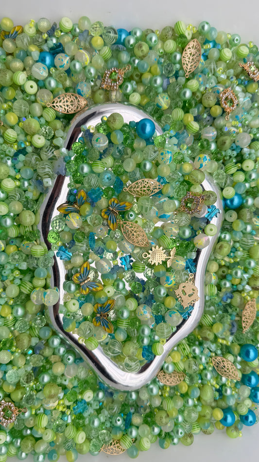 8.2 PHONE CHAIN MIX BEADS: green