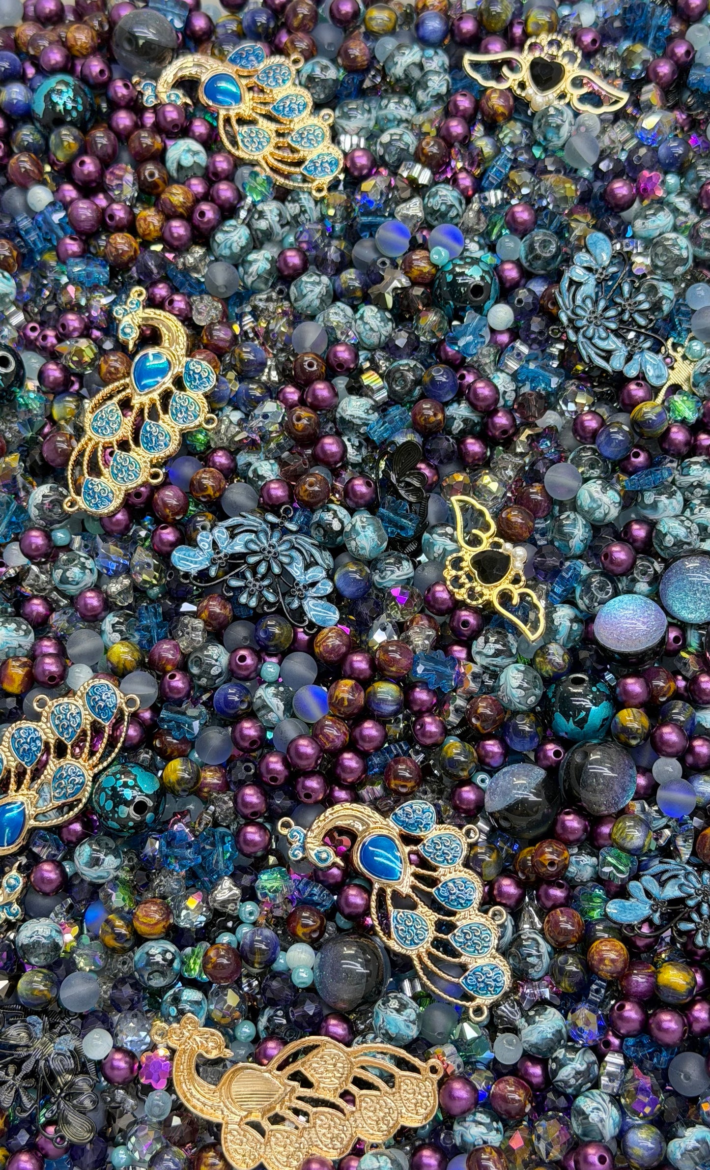 8.9 PHONE CHAIN MIX BEADS:Peacock