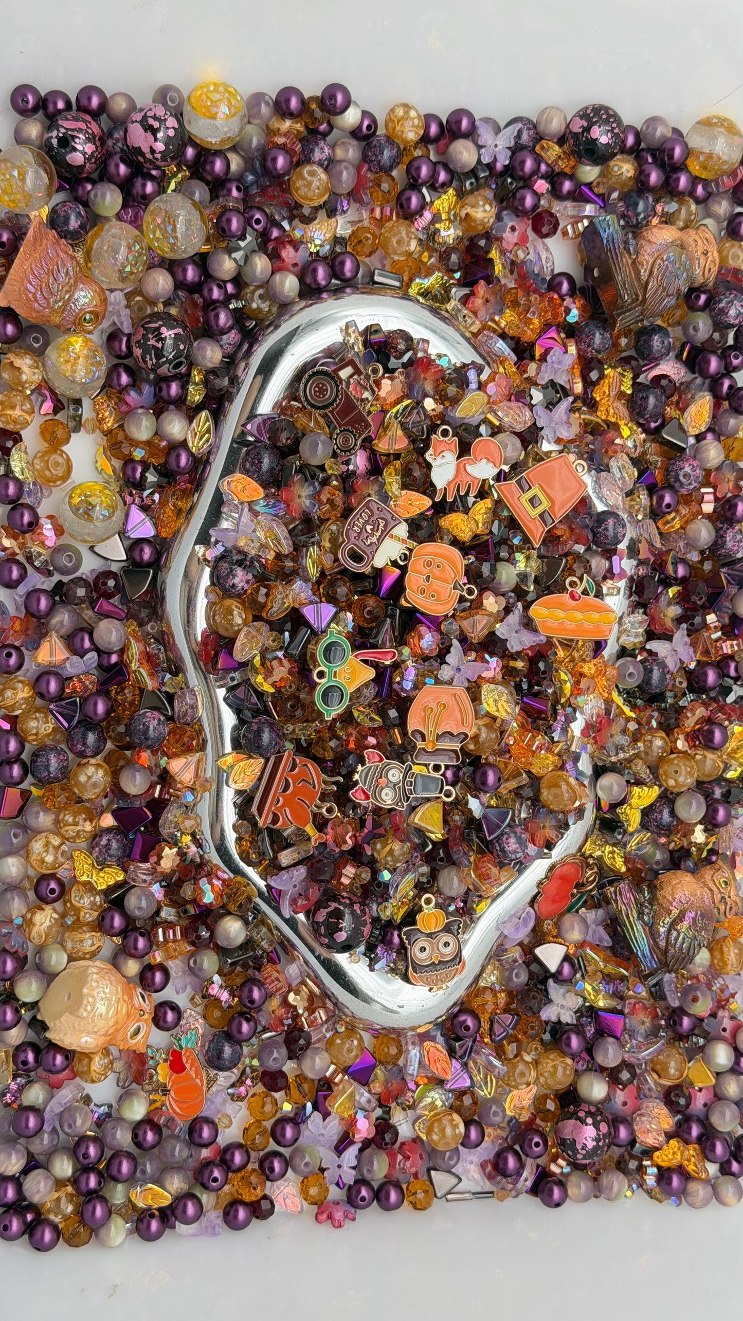 8.14 PHONE CHAIN MIX BEADS:holloween party