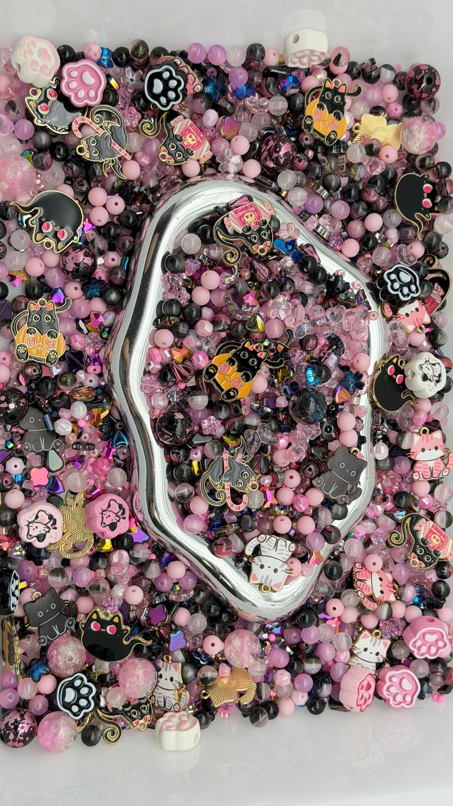 8.16 PHONE CHAIN MIX BEADS:holloween cat
