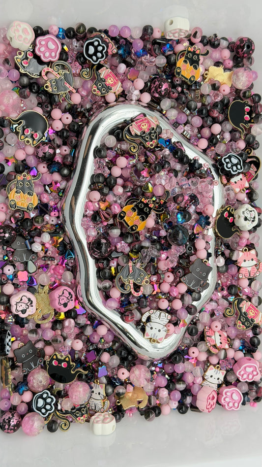 8.16 PHONE CHAIN MIX BEADS:holloween cat