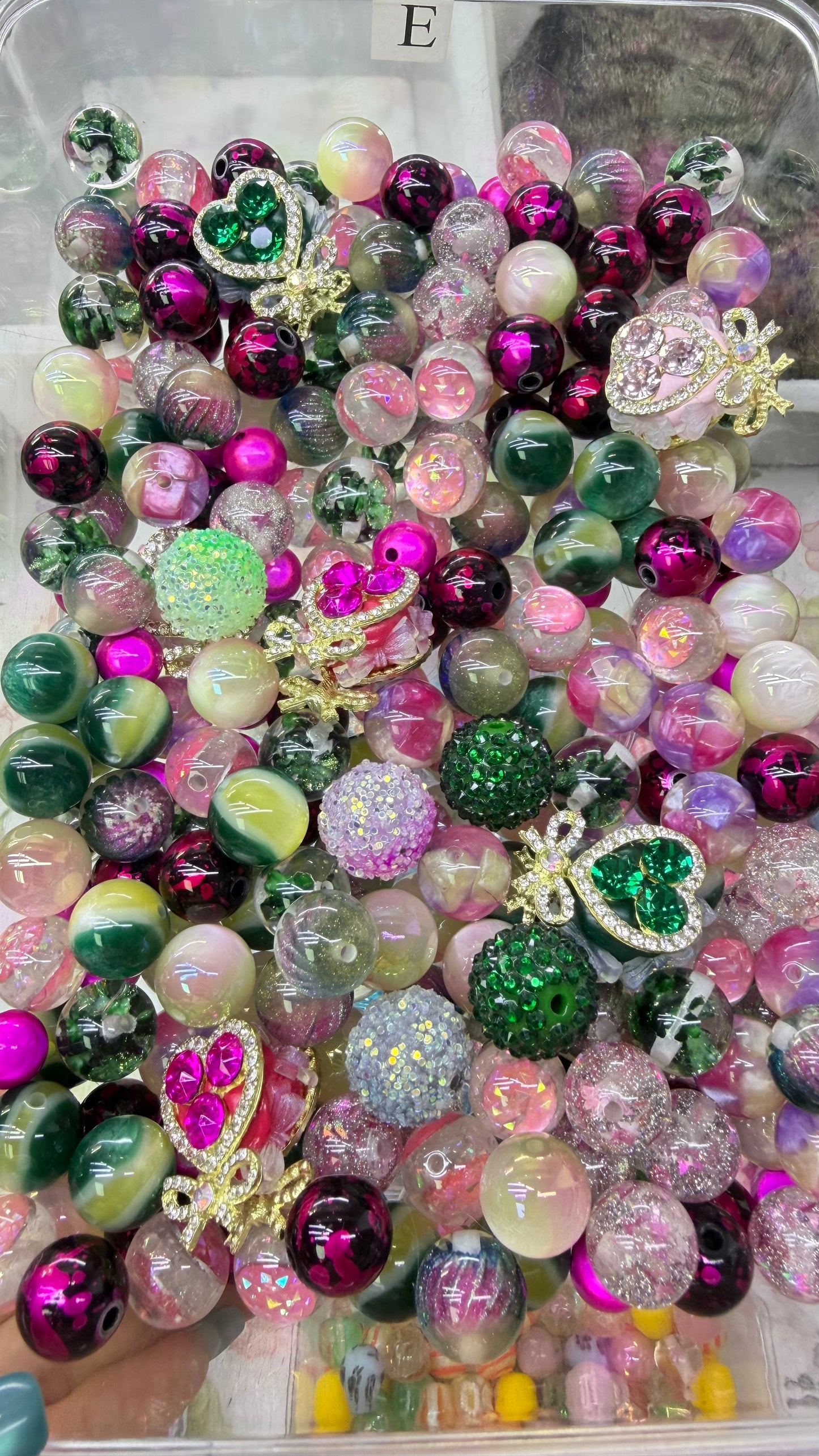 8.16 FANCY MIX BEADS:E(diamond hearts)