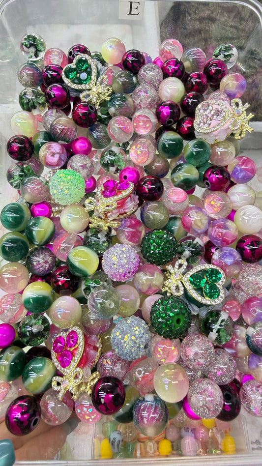 8.16 FANCY MIX BEADS:E(diamond hearts)