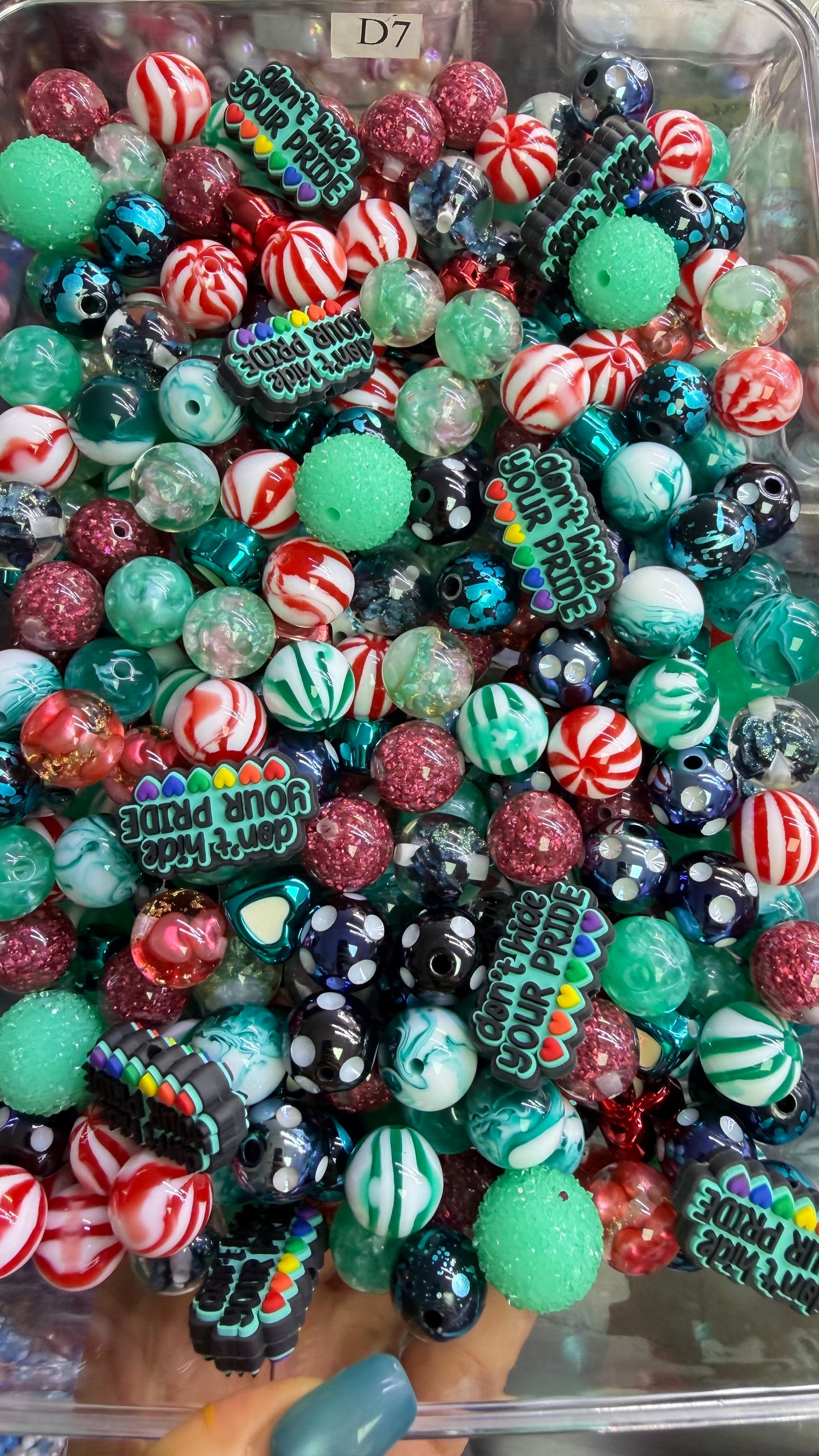 8.20 FOCAL MIX BEADS: D7 pride and joy