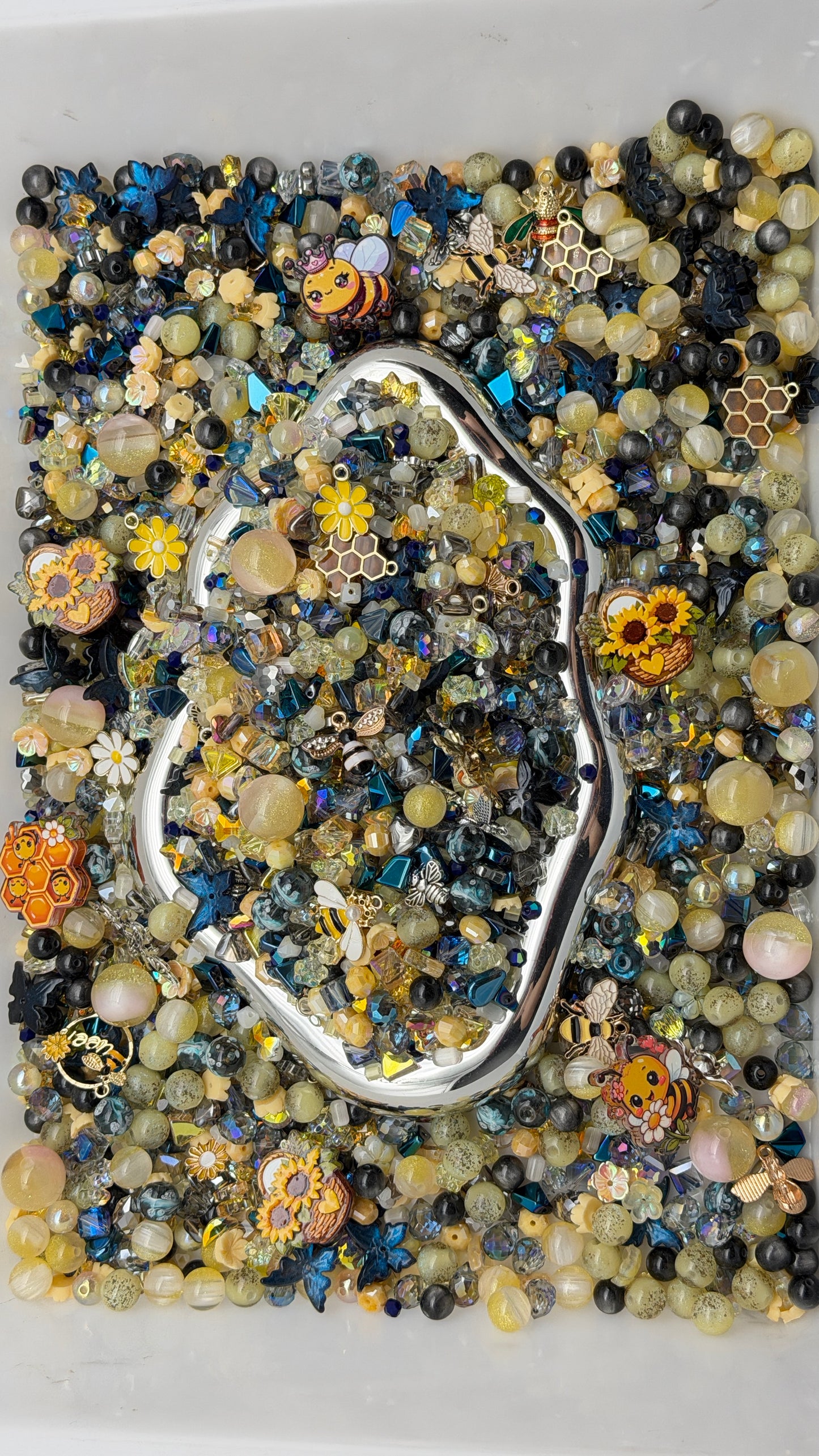 8.28 PHONE CHAIN MIX BEADS:sunflower and bee