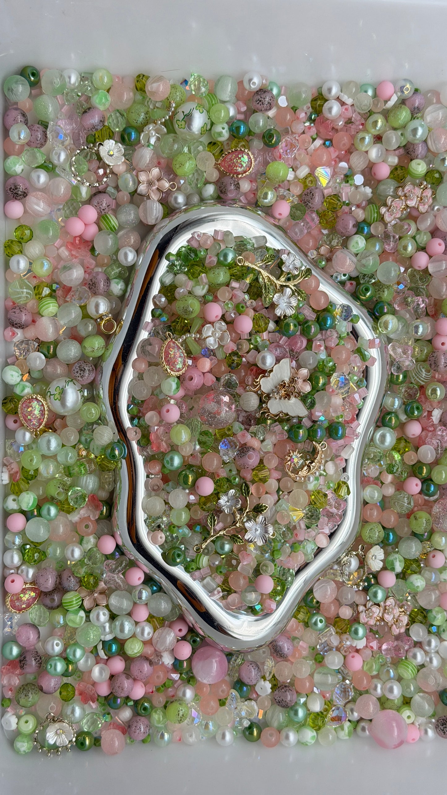8.30 PHONE CHAIN MIX BEADS:pink and green