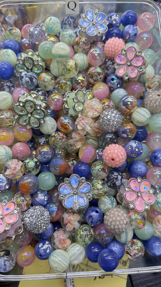 9.3 FANCY MIX BEADS:U1 bright petals