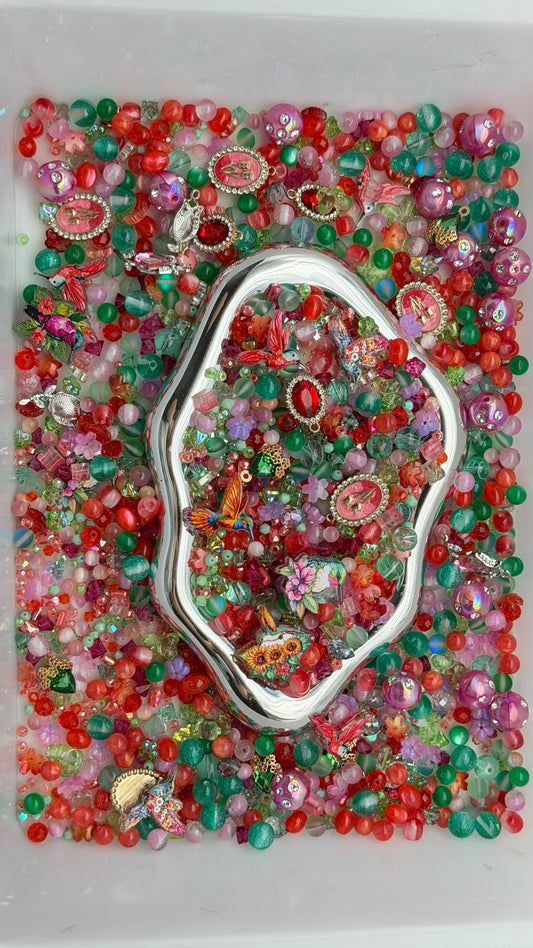 9.4 PHONE CHAIN MIX BEADS:red and green(bird)