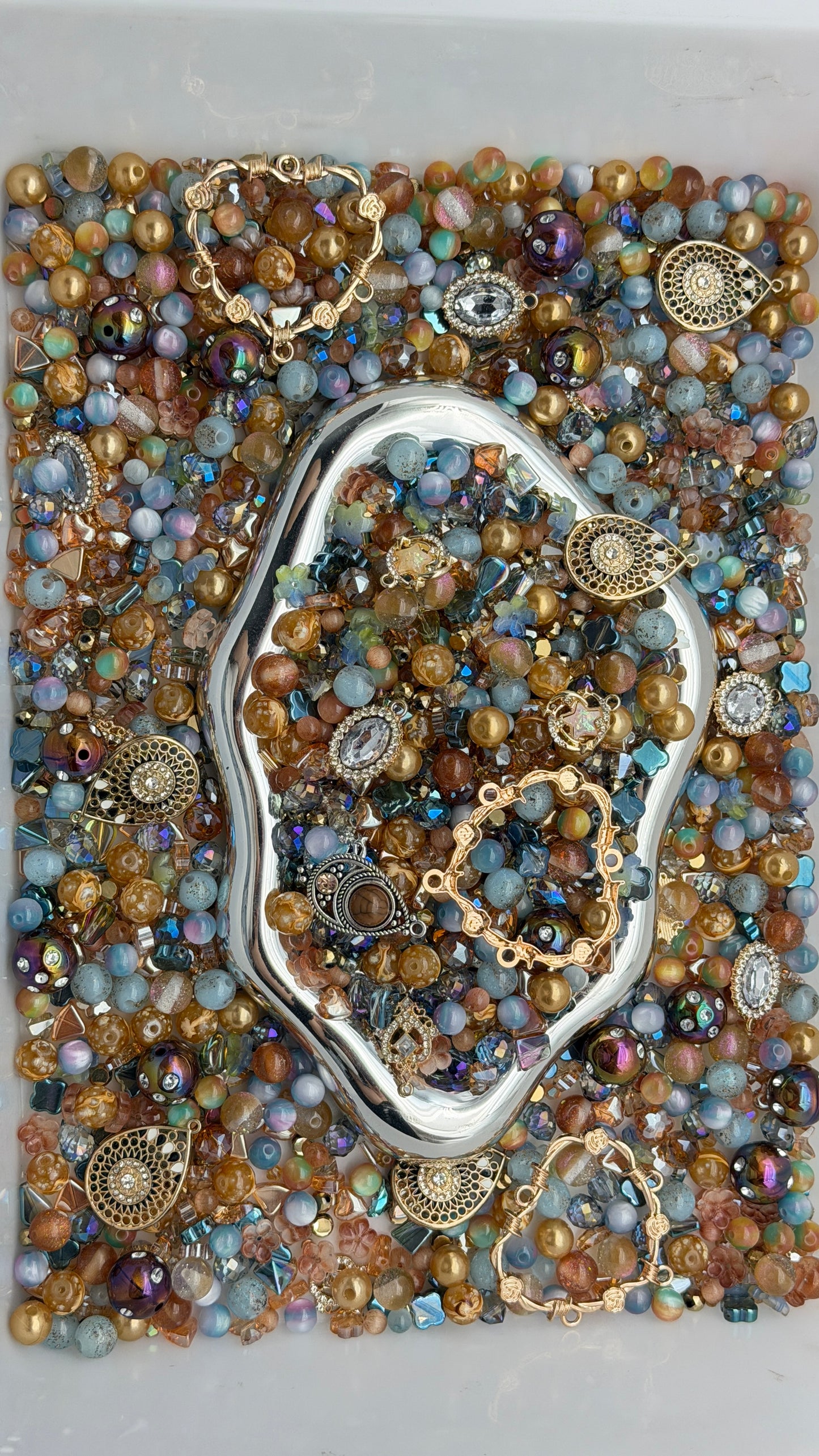 9.4 PHONE CHAIN MIX BEADS:brown and bule