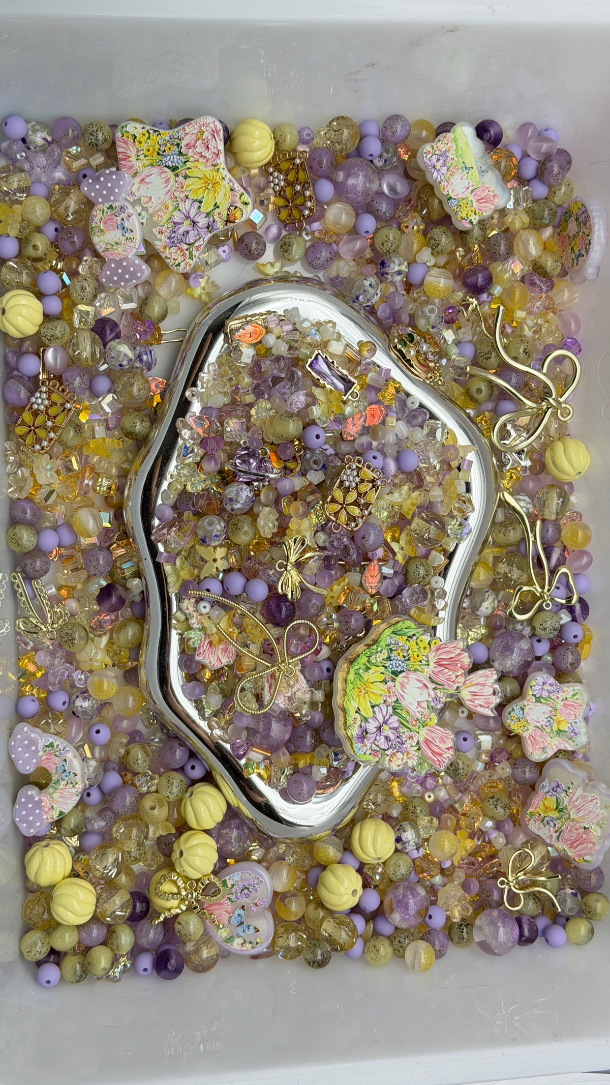 9.6 PHONE CHAIN MIX BEADS:flower(purple and yellow)