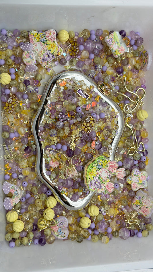 9.6 PHONE CHAIN MIX BEADS:flower(purple and yellow)