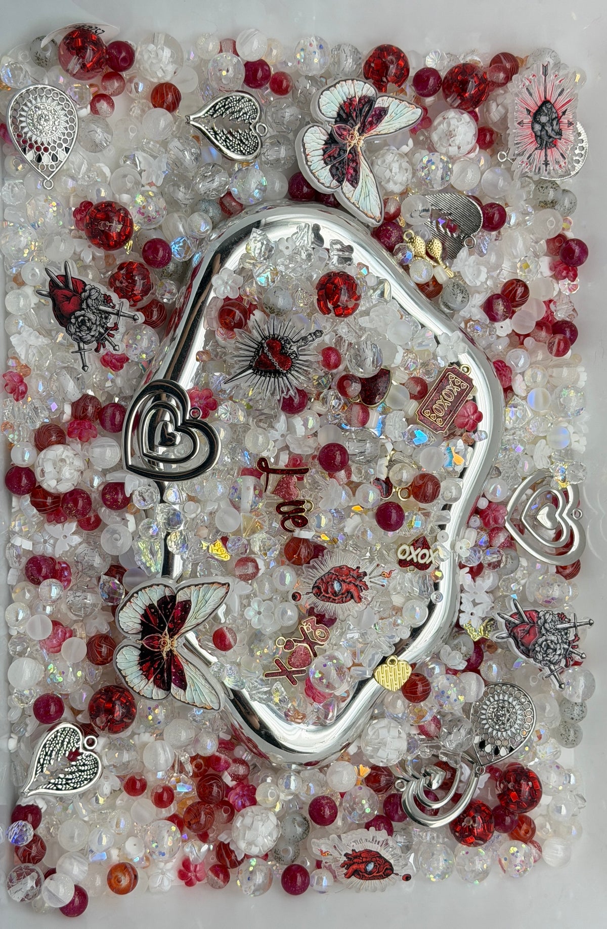 9.13 PHONE CHAIN MIX BEADS:red and white