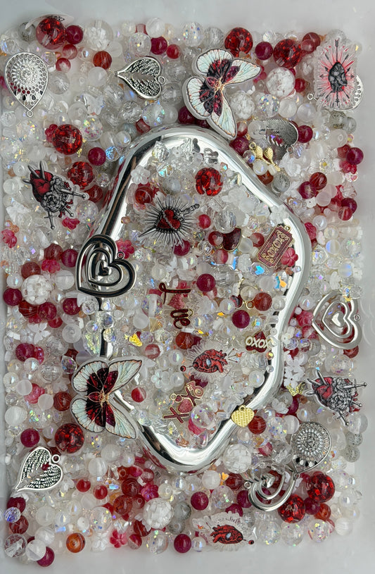 9.13 PHONE CHAIN MIX BEADS:red and white