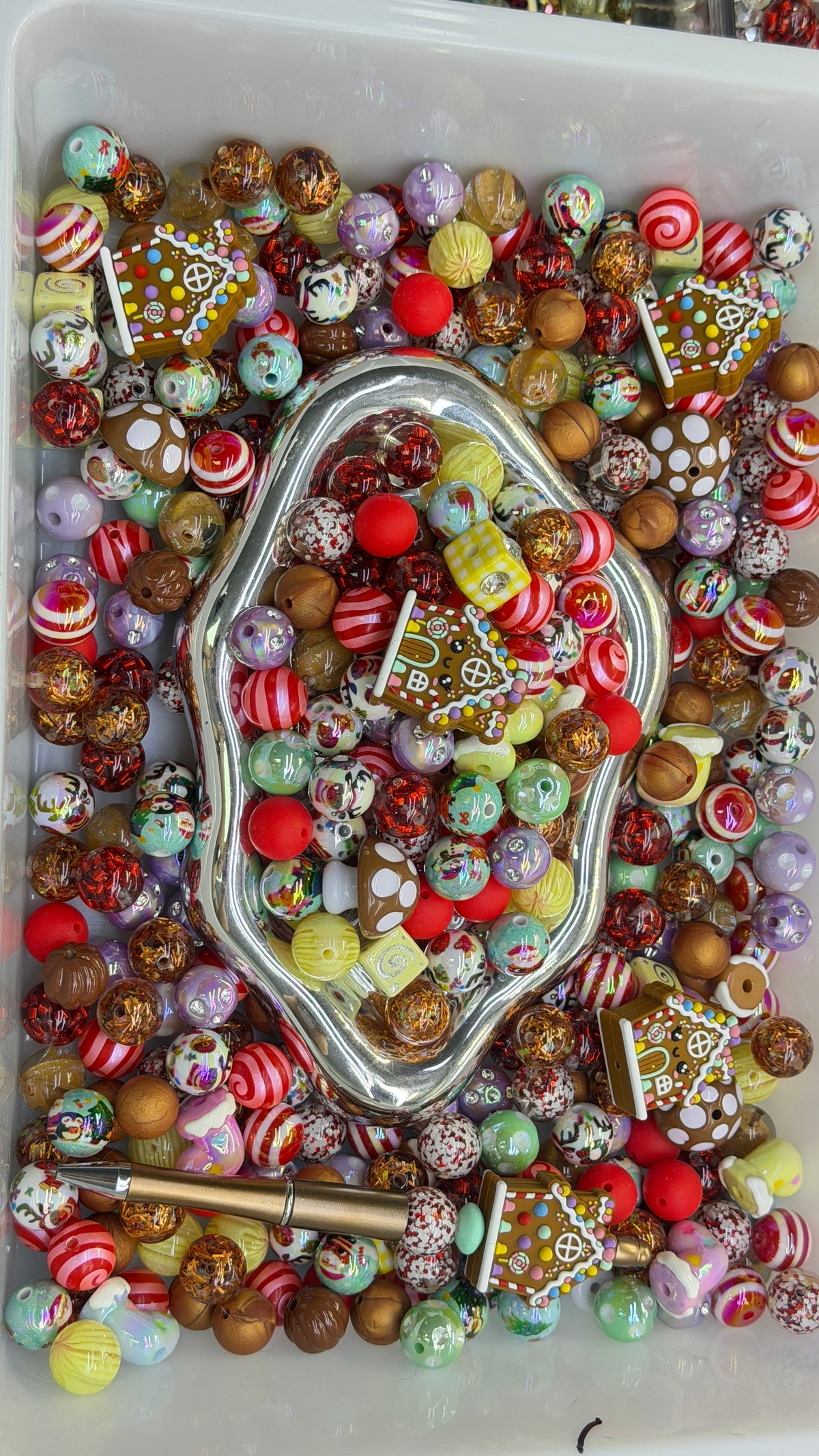 9.16 FOCAL MIX BEADS:Chrismas house