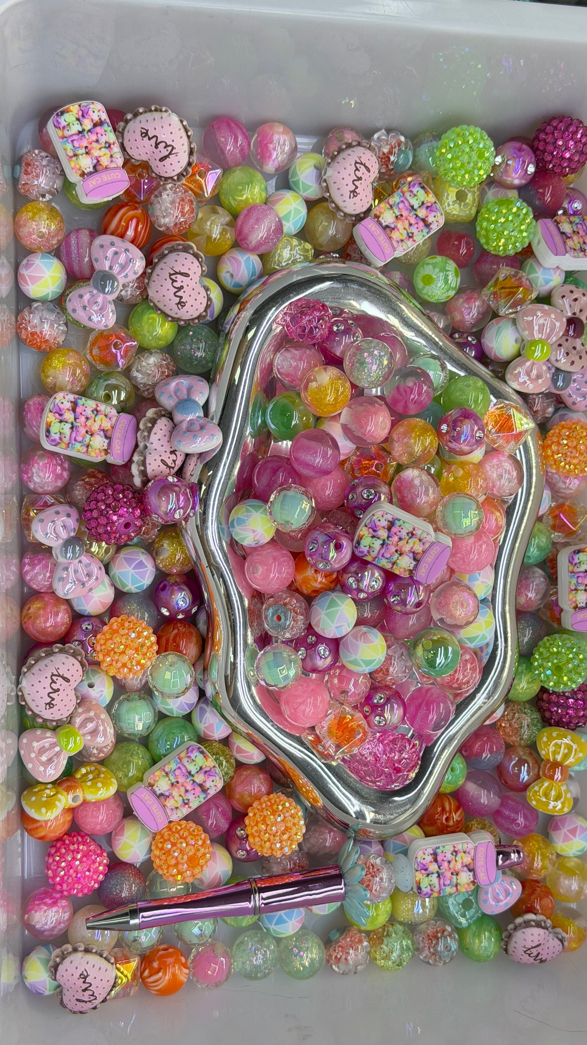 9.17 FOCAL MIX BEADS:cat in bottle