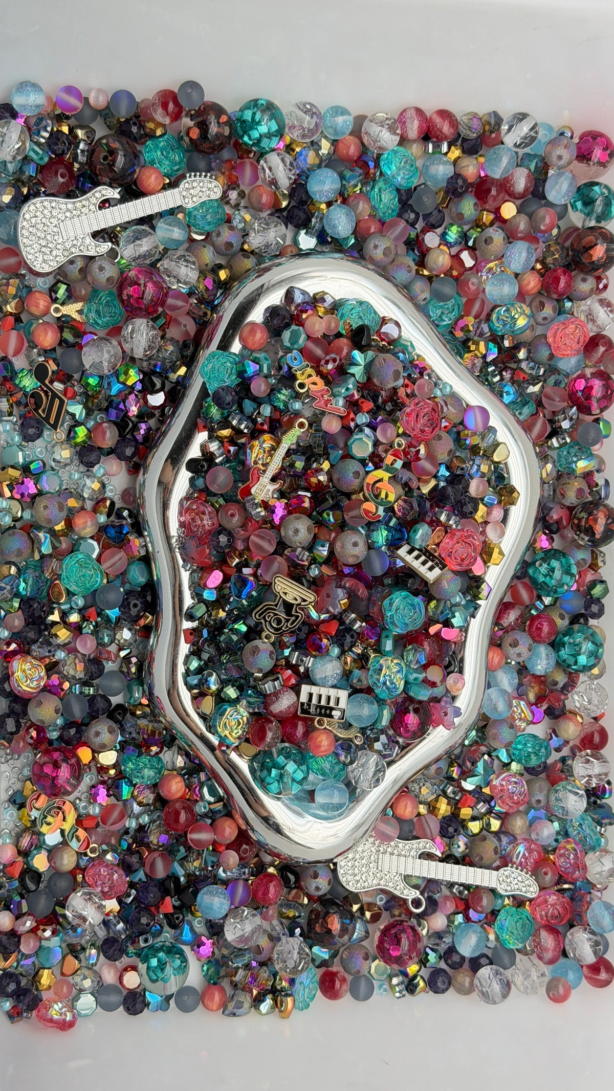 9.18 PHONE CHAIN MIX BEADS:guitar