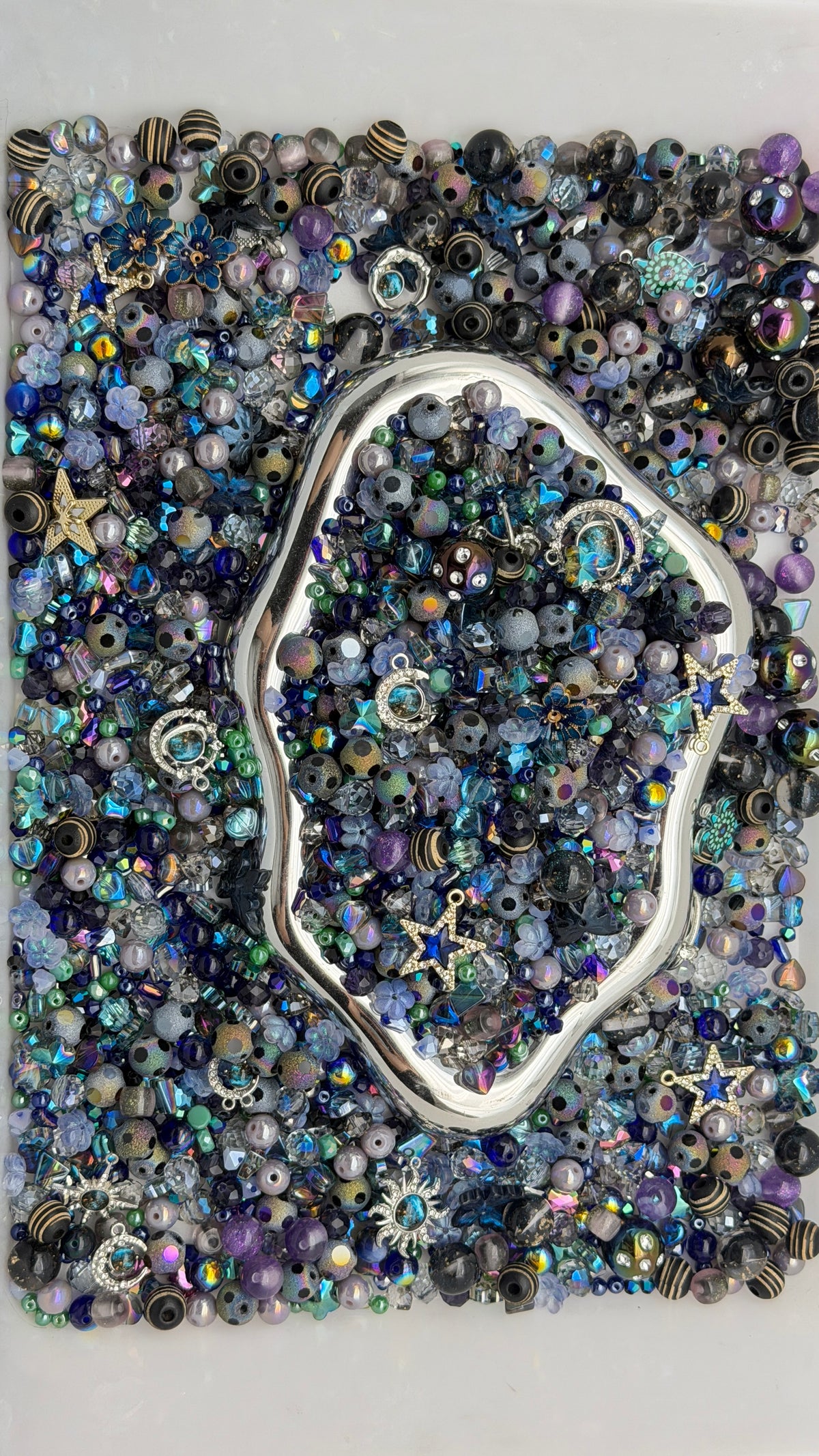 9.18 PHONE CHAIN MIX BEADS:black and bule