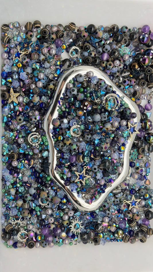 9.18 PHONE CHAIN MIX BEADS:black and bule