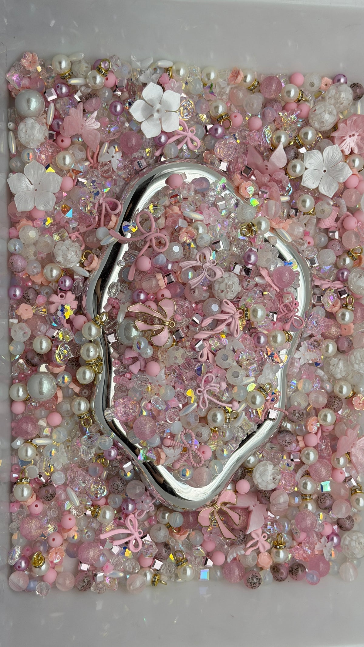 9.18 PHONE CHAIN MIX BEADS:pink and white