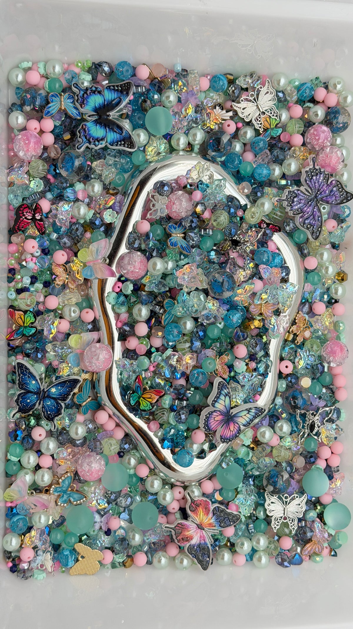 9.20 PHONE CHAIN MIX BEADS:butterfly