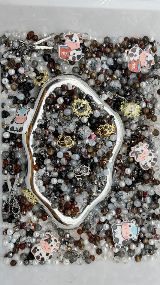 9.25 PHONE CHAIN MIX BEADS:black cow