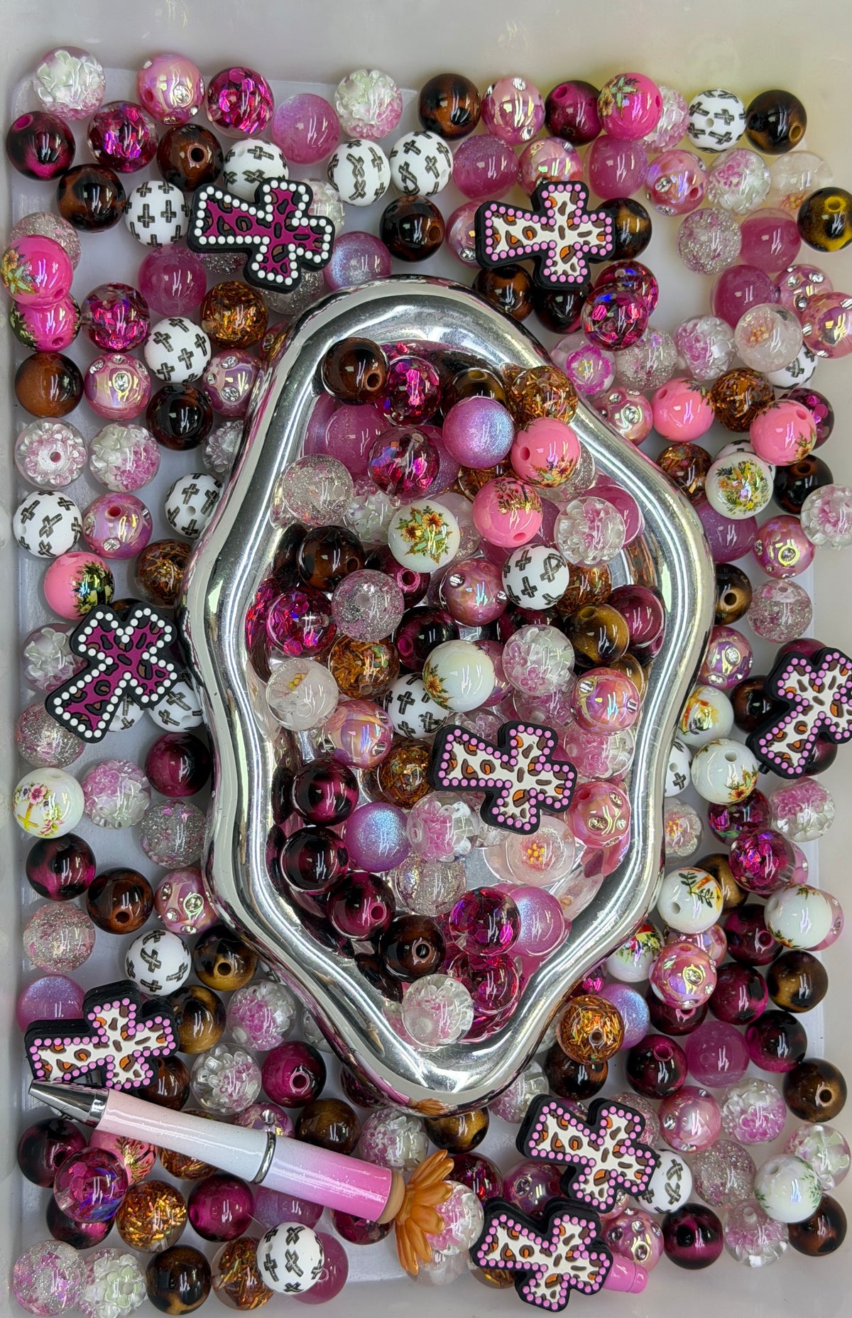 9.26 FOCAL MIX BEADS:cross(hot pink)
