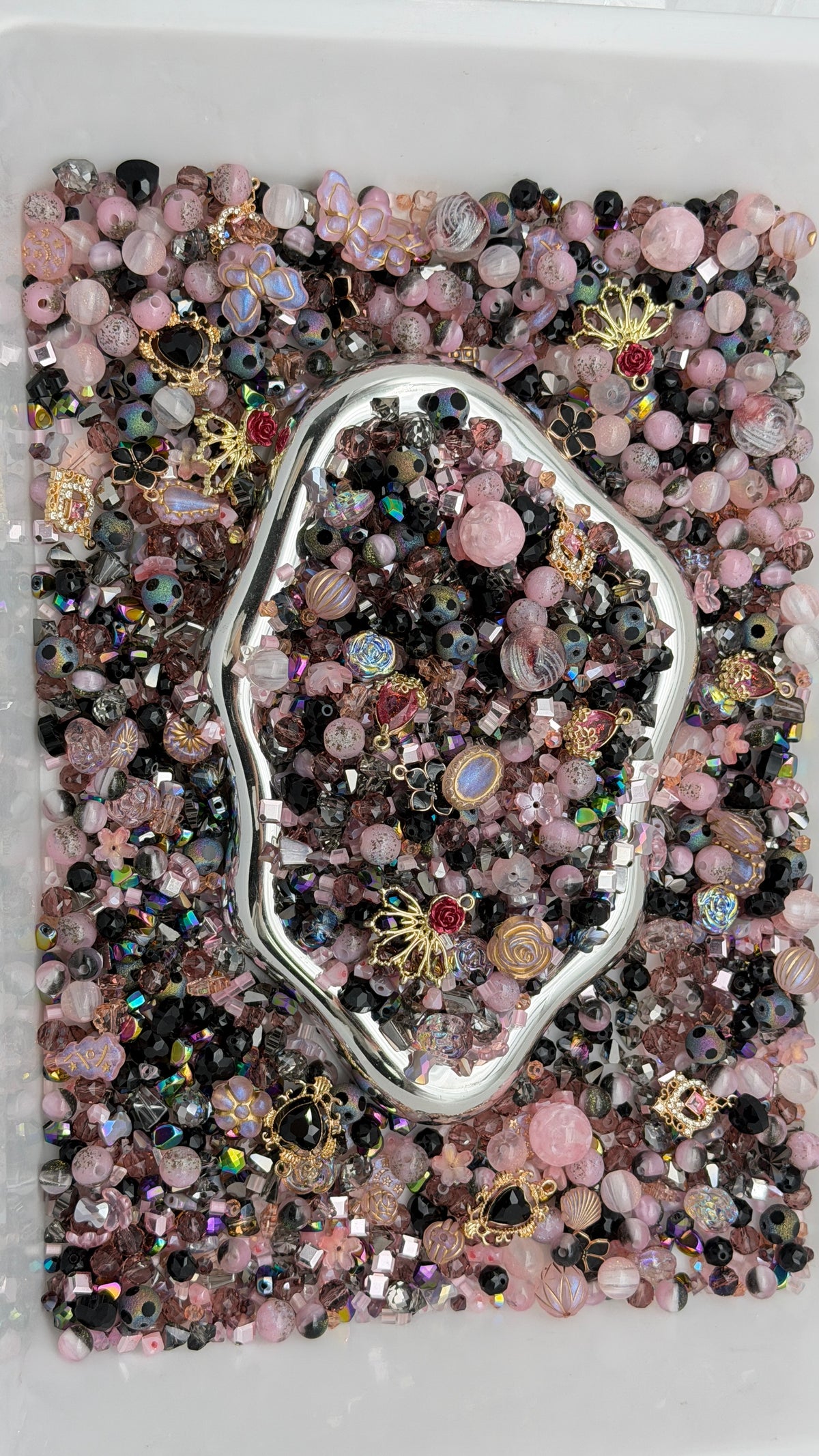 9.27 PHONE CHAIN MIX BEADS:pink and black