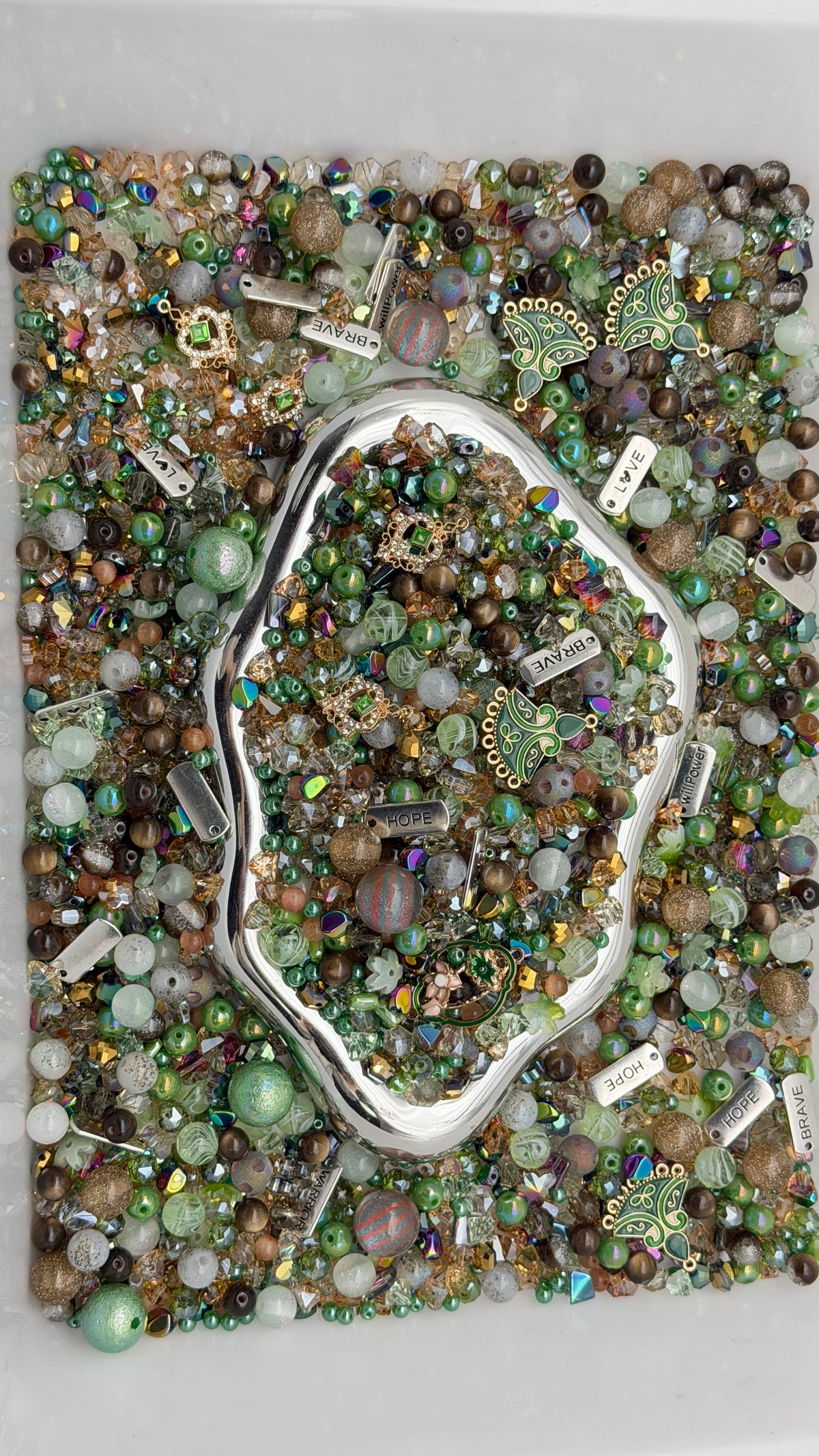 9.27 PHONE CHAIN MIX BEADS:green and brown