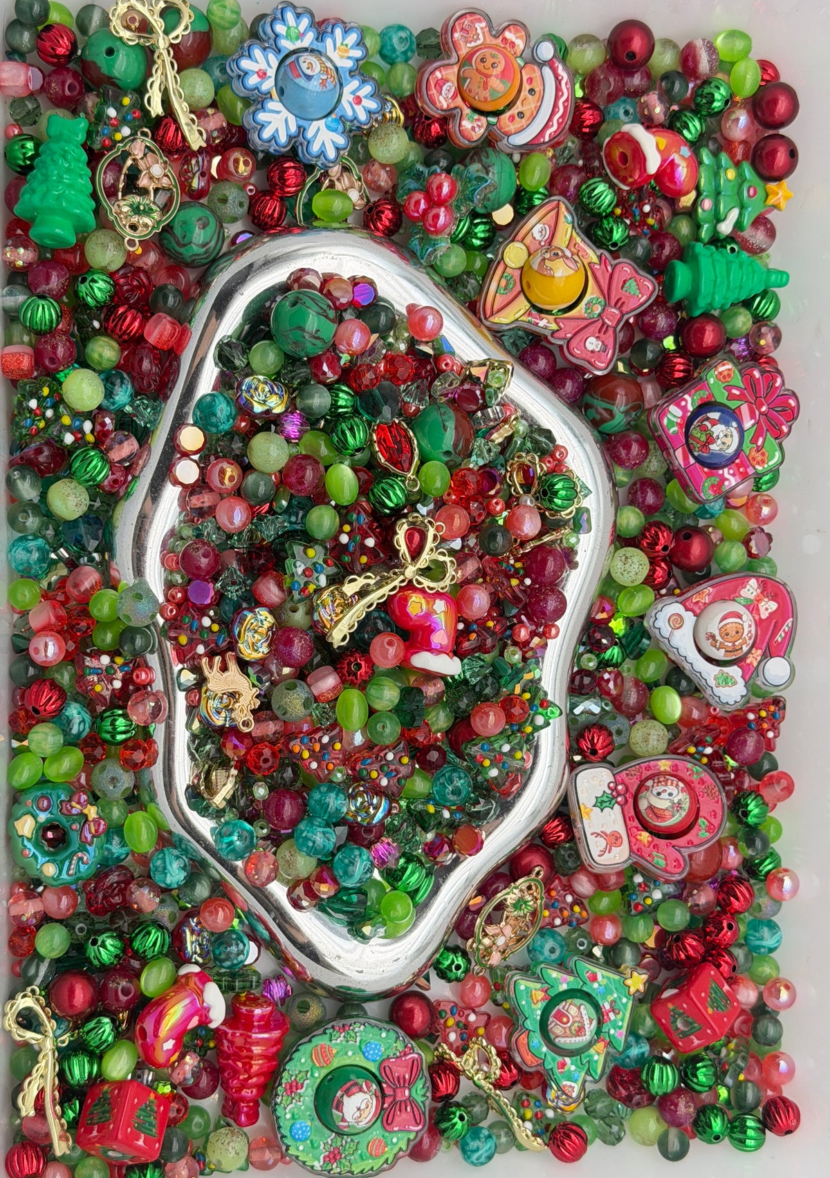 10.9 PHONE CHAIN MIX BEADS:chrismas