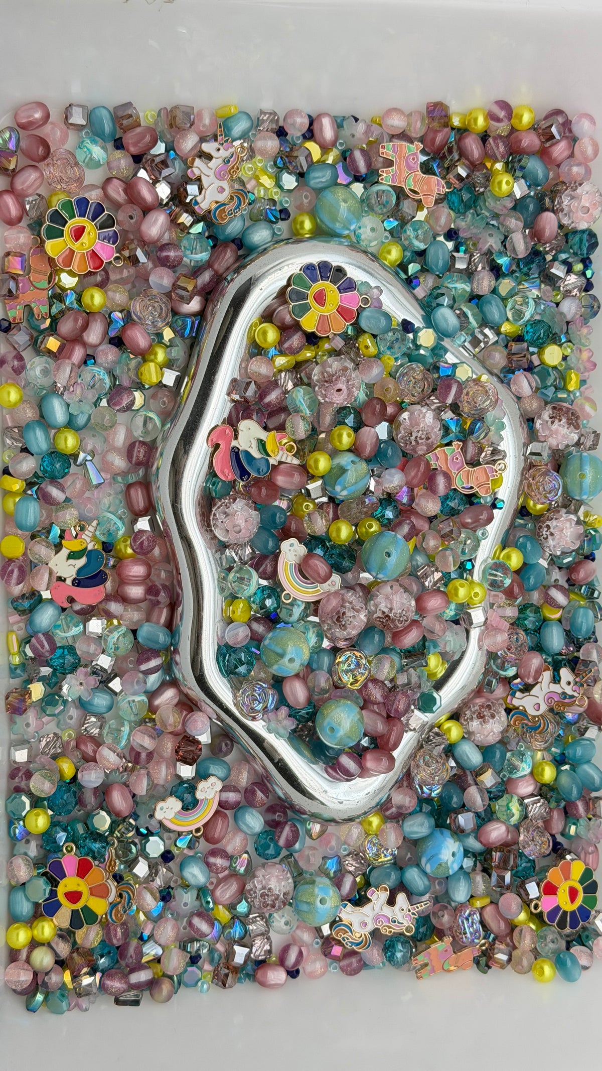 10.16 PHONE CHAIN MIX BEADS:rainbow sun and unicon