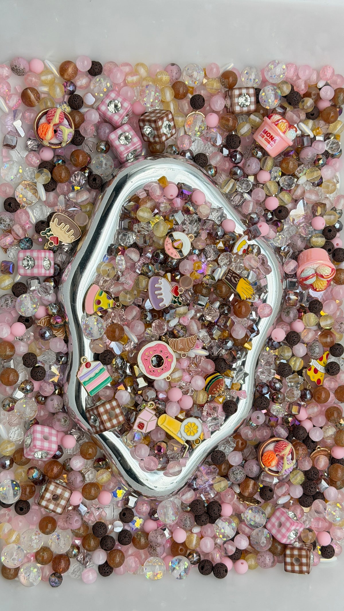 10.16 PHONE CHAIN MIX BEADS:cake party