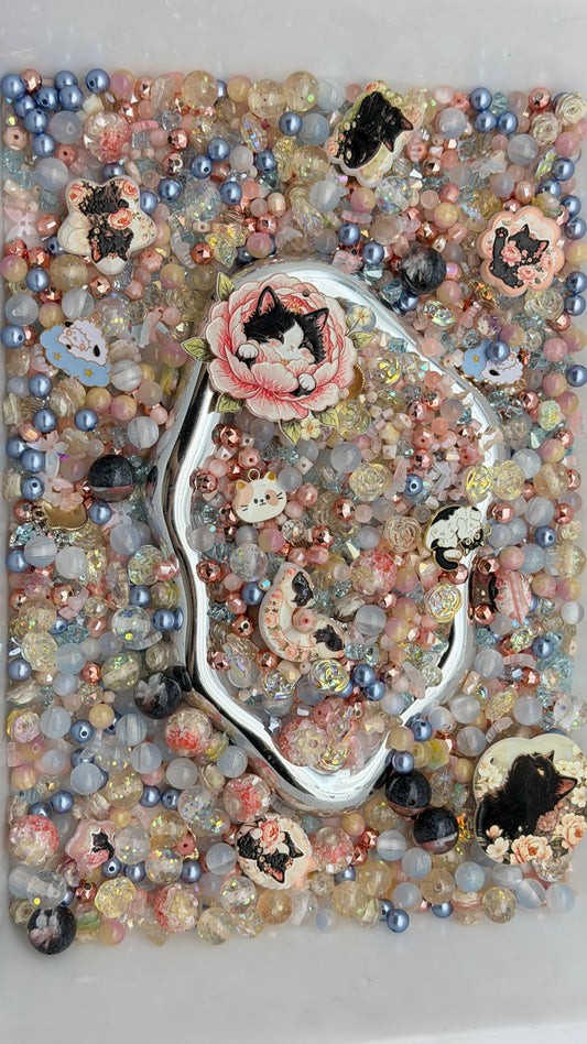 10.18 PHONE CHAIN MIX BEADS:cat with flower