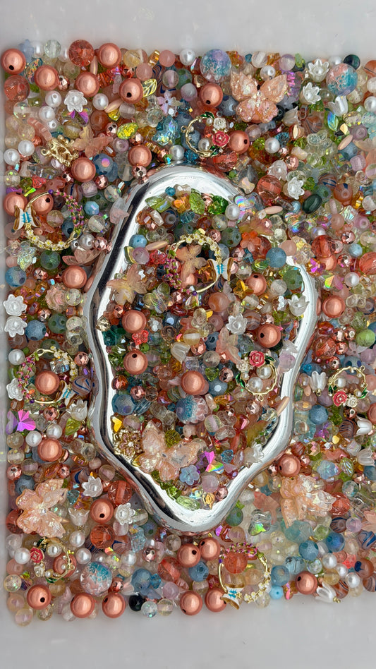 10.18 PHONE CHAIN MIX BEADS:peach butterfly