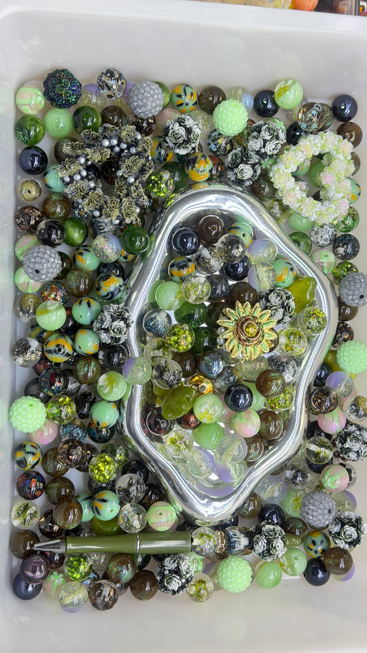 10.21 FANCY MIX BEADS:green