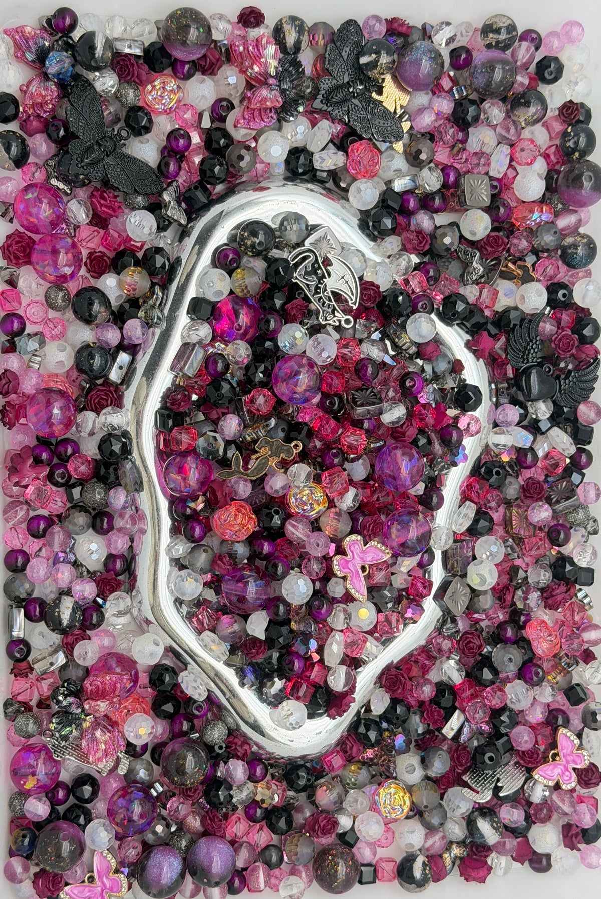 10.22 PHONE CHAIN MIX BEADS:black and hot pink